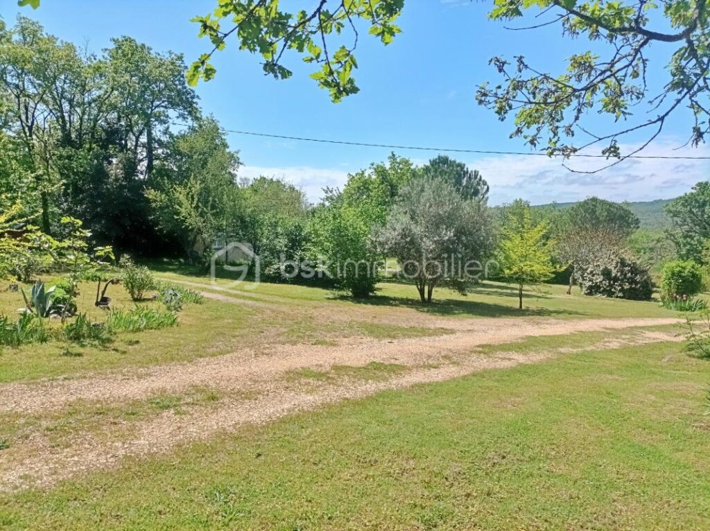 Maison 157m2 de plain-pied avec vue dégagée – 5 min de Catus – 6 pièces – 3 chambres – 157 m²