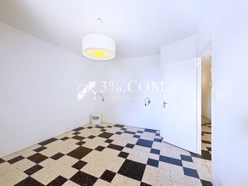 Charmante maison atypique de caractère avec terrasses, studi – 8 pièces – 4 chambres – 183 m²