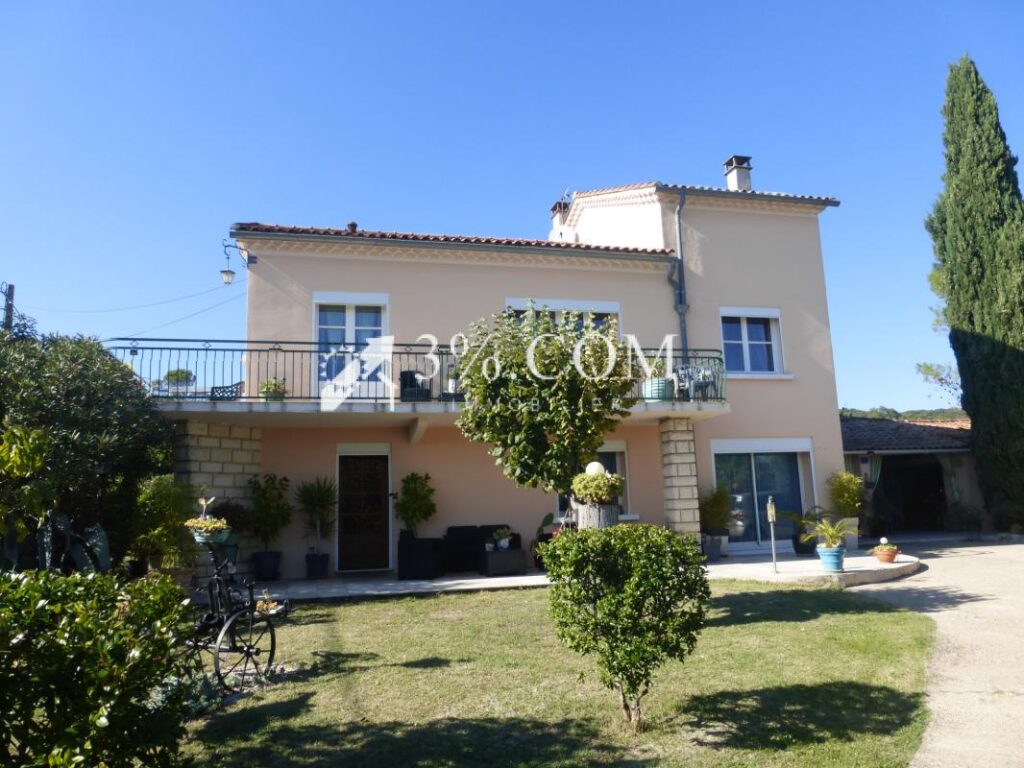 Maison de caractère 4 chambres, bureau et spacieux jardin ar – 8 pièces – 4 chambres – 183 m²