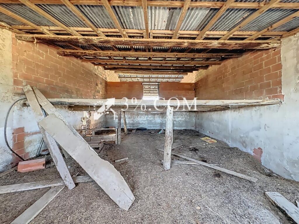 Grande propriété de 1.2 ha à rénover avec vue exceptionnelle – 12 pièces – 1 chambre – 195 m²