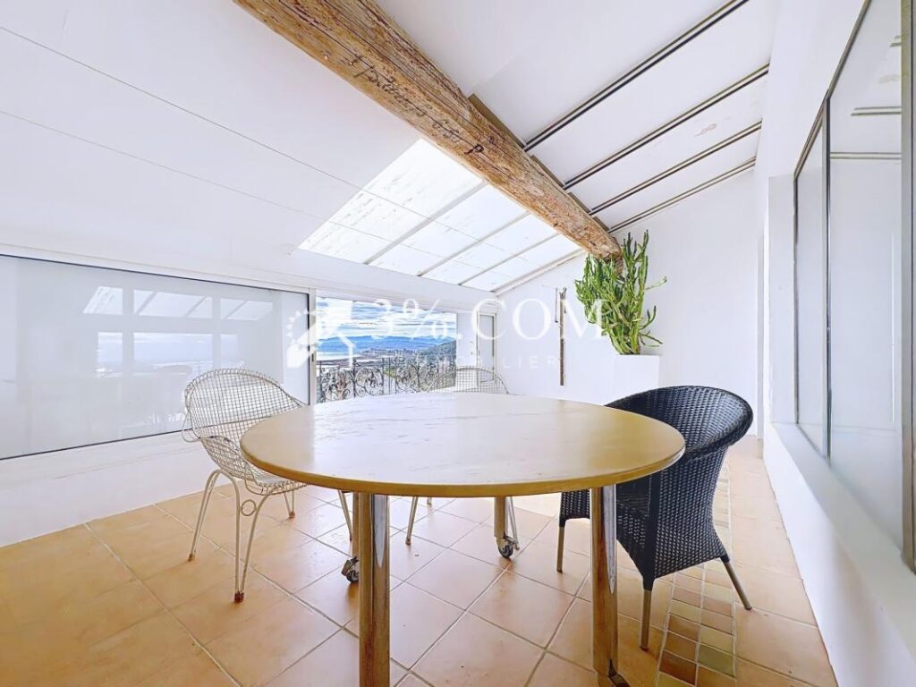 Maison atypique d’exception de 215 m2, 7 pièces, 3 chambres – 8 pièces – 3 chambres – 215 m²