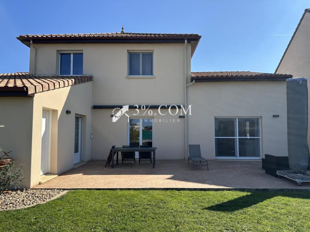 Maison individuelle 7 pièces dont 4 chambres 164 m2 TOUL – 7 pièces – 4 chambres – 164 m²