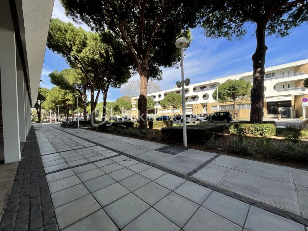 Hyper centre de La Grande-Motte – Appartement lumineux avec balcon et grand garage – 2 pièces – 1 chambre – 45 m²