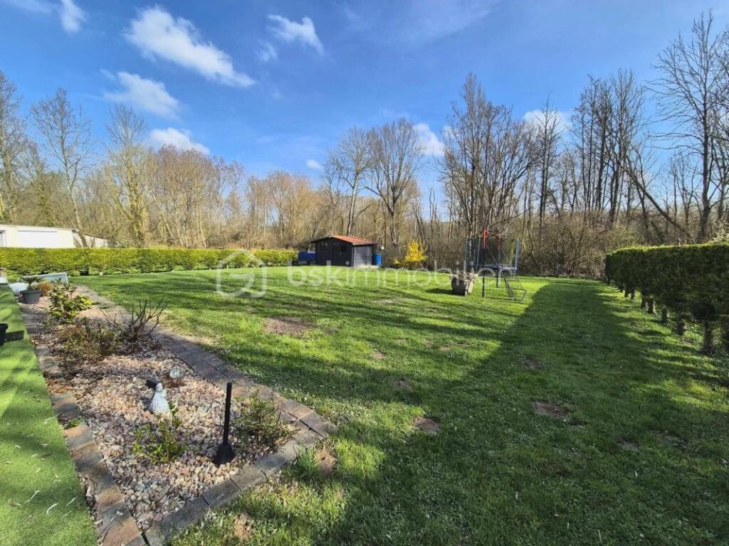 Maison individuelle 137m2, clé en main – Autonomie de plain‑pied – Vue sur étang – Terrain 860 m2 clos & garage – Aucun travaux – 4 pièces – 3 chambres – 137 m²