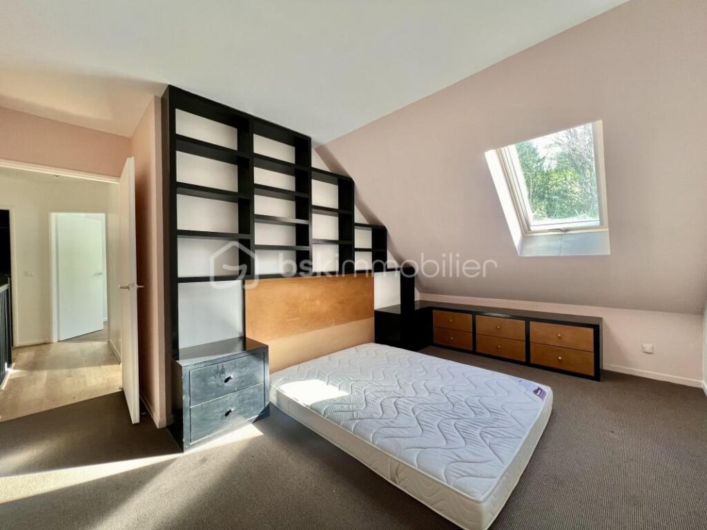 T4 en duplex avec 3 chambres lumineux de 96 m2 – 4 pièces – 3 chambres – 95 m²