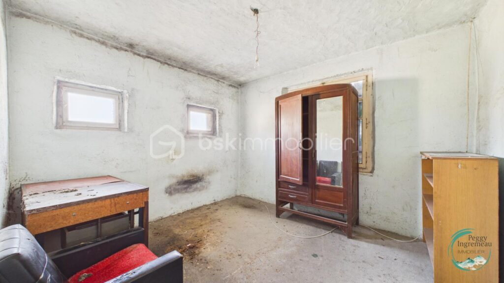 Maison individuelle à rénover – Fort potentiel – Cluses – 6 pièces – 5 chambres – 226 m²