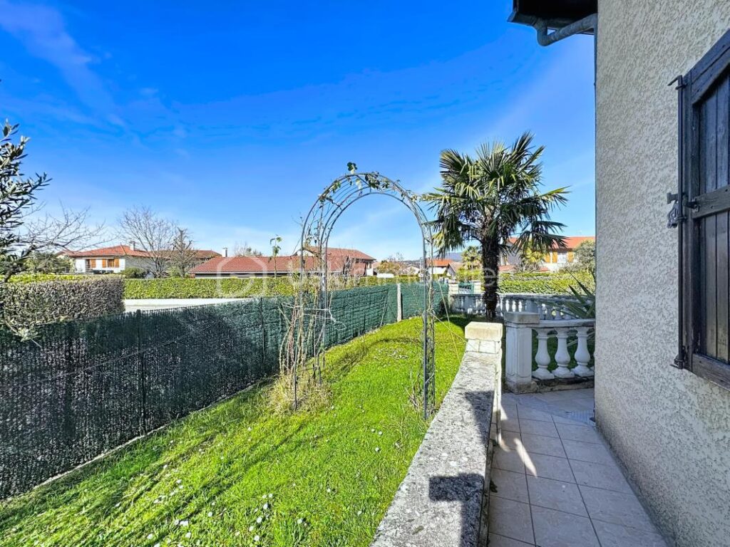 Maison familiale au calme avec terrasse et garage – Moirans (Chemin des Mûriers – 5 pièces – 3 chambres – 146 m²