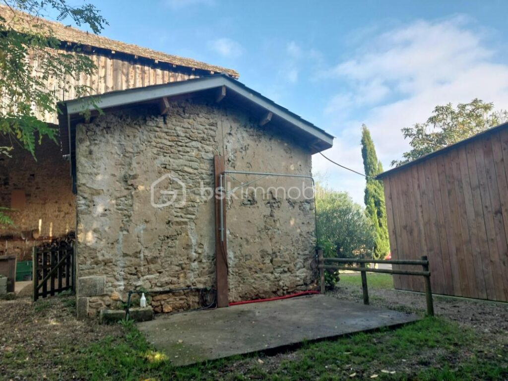 Maison 242m2 avec installations équestre, terrain 8000m2 – 7 pièces – 4 chambres – 242 m²