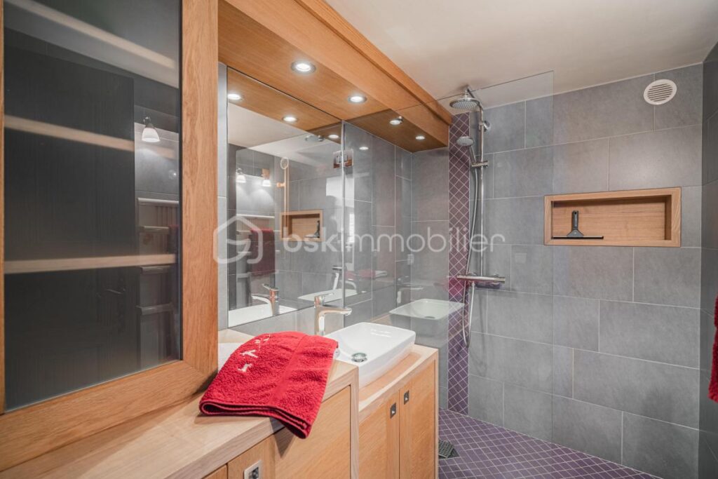 MEGEVE- CHALET FAMILIAL AU COEUR D’UN HAMEAU HISTORIQUE – 12 pièces – 7 chambres – 243 m²