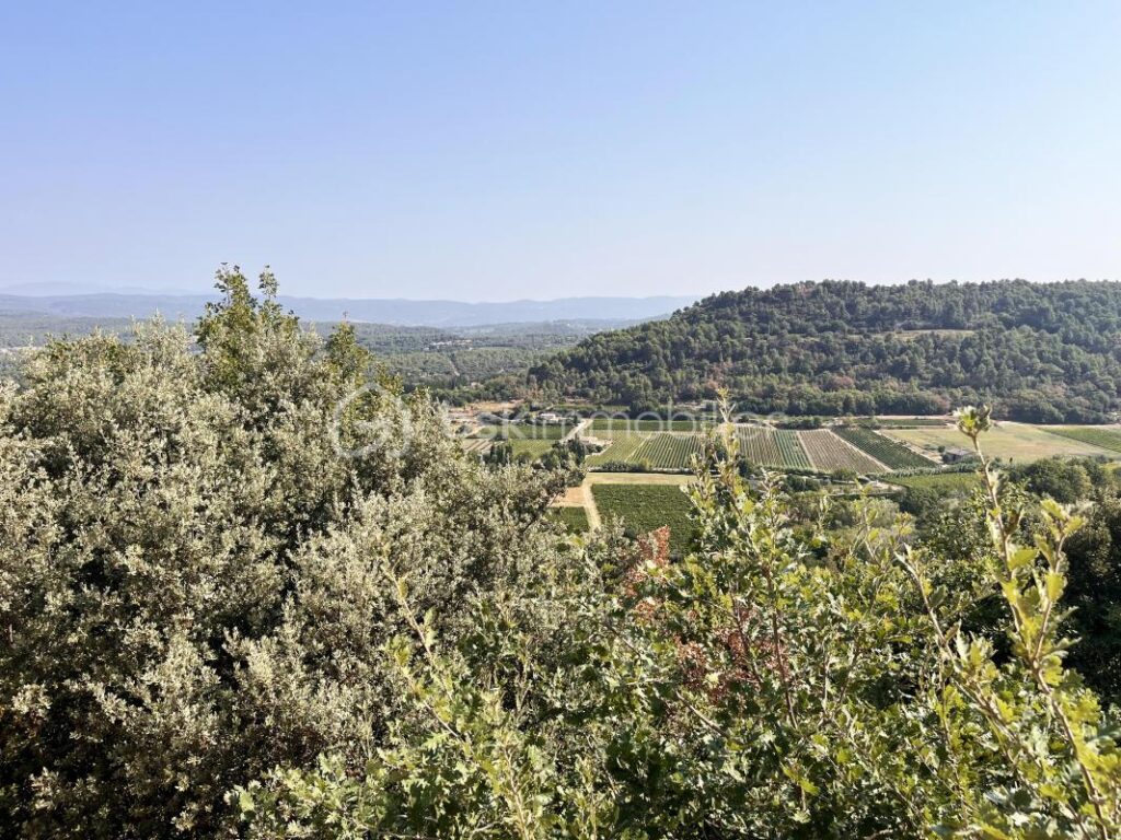 Ménerbes – Exceptionnelle Propriété avec Vues à 360° – Maison Principale, Pigeonnier & Jardin Piscine – 8 pièces – 3 chambres – 176 m²