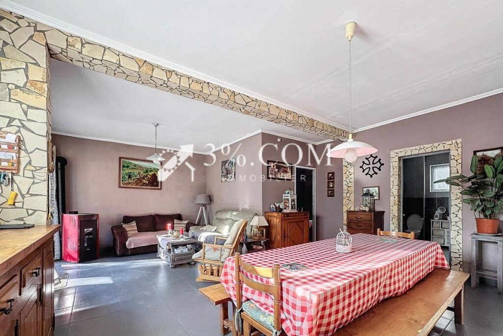 Charmante Maison de 178 m2 +Local professionnel de 150 m2 d – 8 pièces – 4 chambres – 178 m²