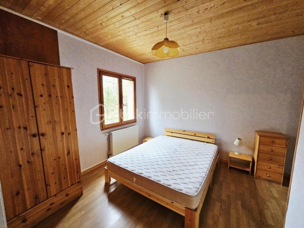 Grande maison rénovée avec activité touristique: gîte classé 3 étoiles et chambres d’hôtes – Fort potentiel à Besse-et-Saint-Anastaise – 12 pièces – 8 chambres – 435 m²