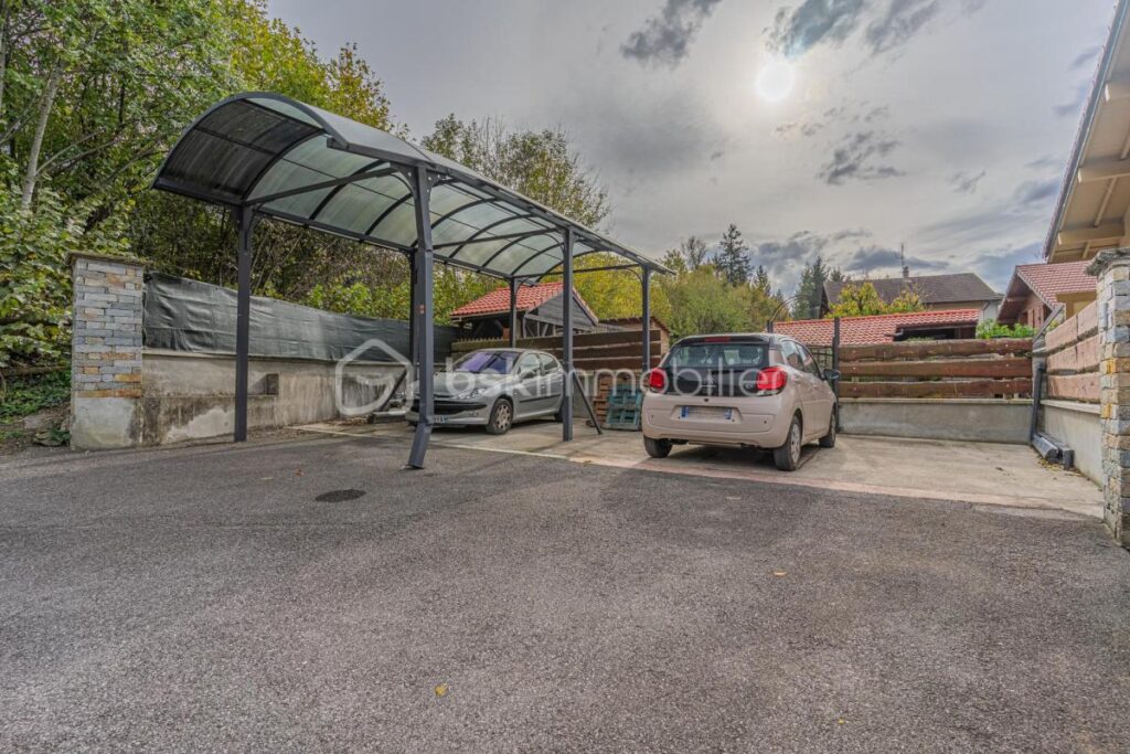 Maison familiale avec studio indépendant et grande véranda – Sallanches – 7 pièces – 4 chambres – 268 m²