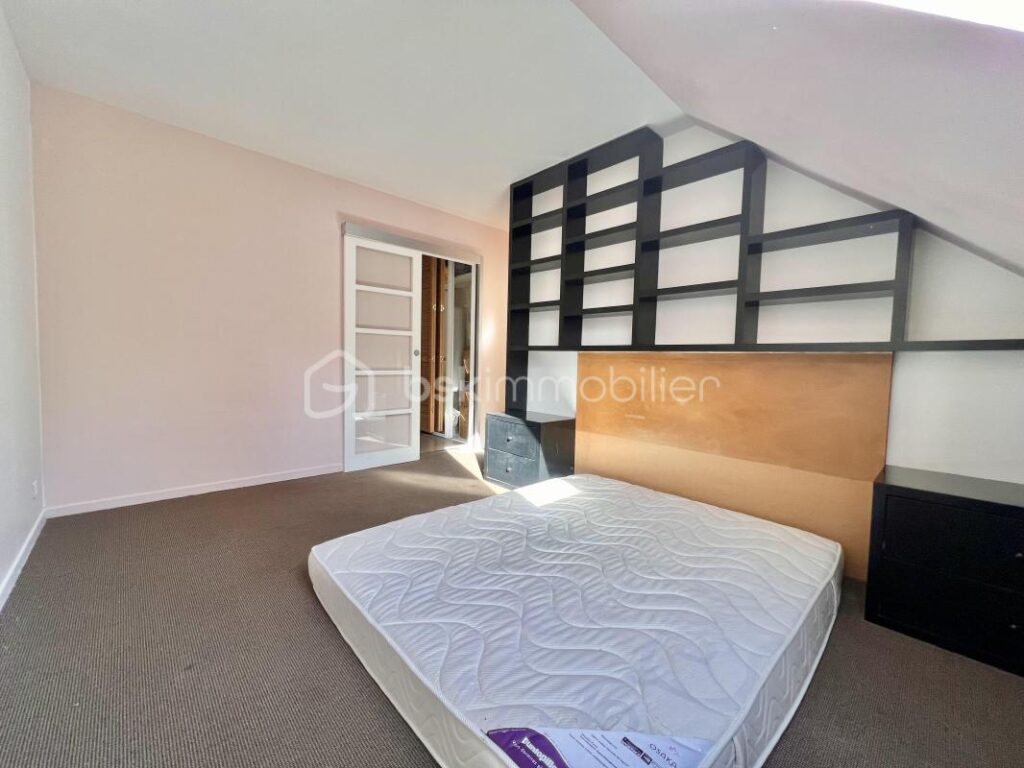 T4 en duplex avec 3 chambres lumineux de 96 m2 – 4 pièces – 3 chambres – 95 m²