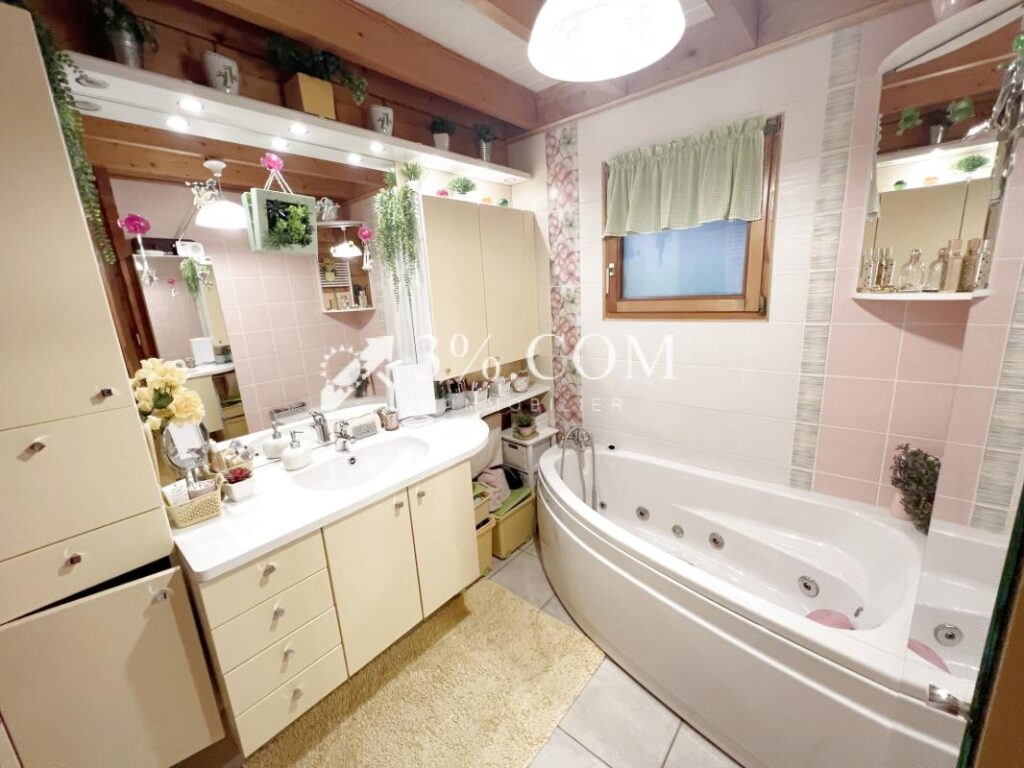 Chalet de Caractére + 5000 M2 Terrain 147 m2 – 9 pièces – 4 chambres – 147 m²