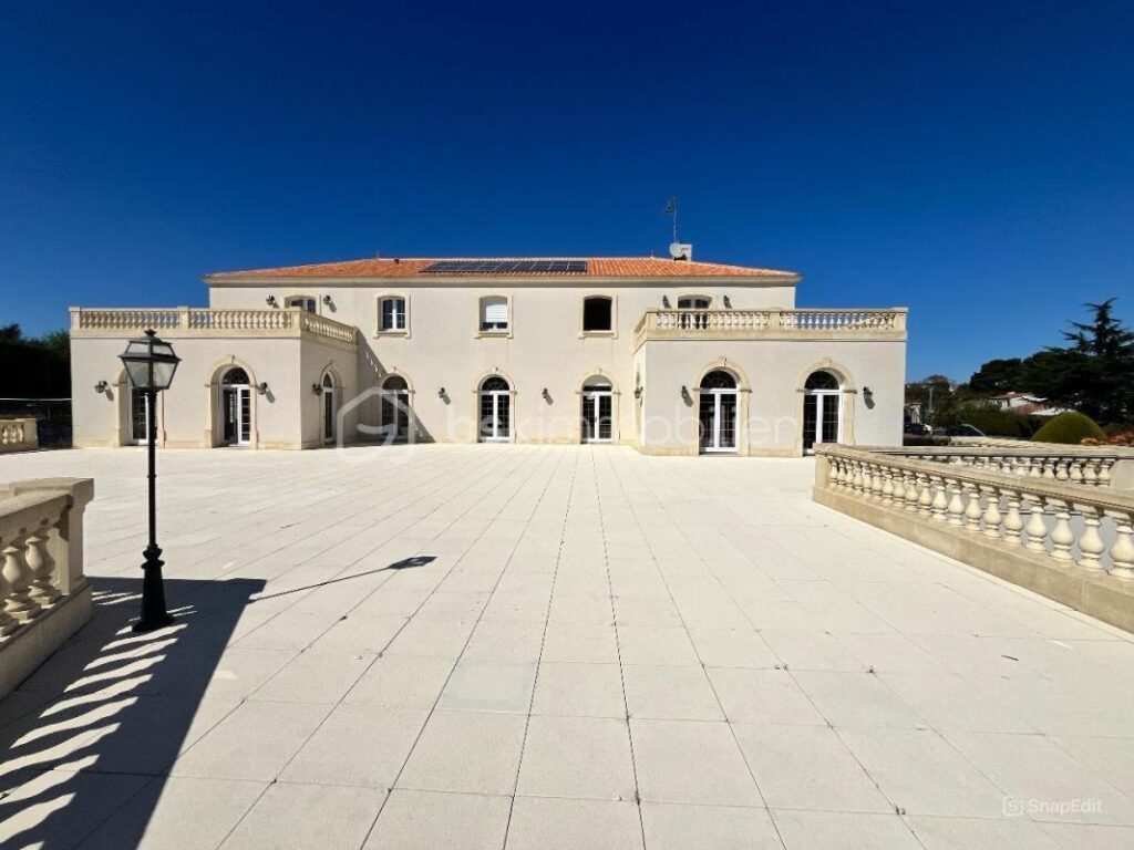 PROPRIETE D’EXCEPTION 483m2 sur un PARC DE 1,4H – 12 pièces – 8 chambres – 483 m²