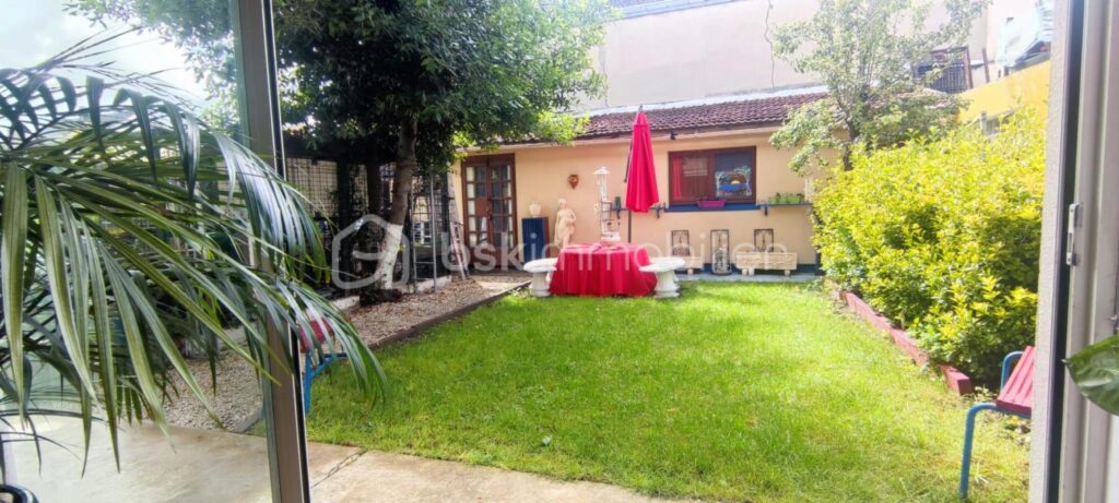 Maison Rare aux Volumes Exceptionnels de 230 M² – 8 pièces – 4 chambres – 230 m²