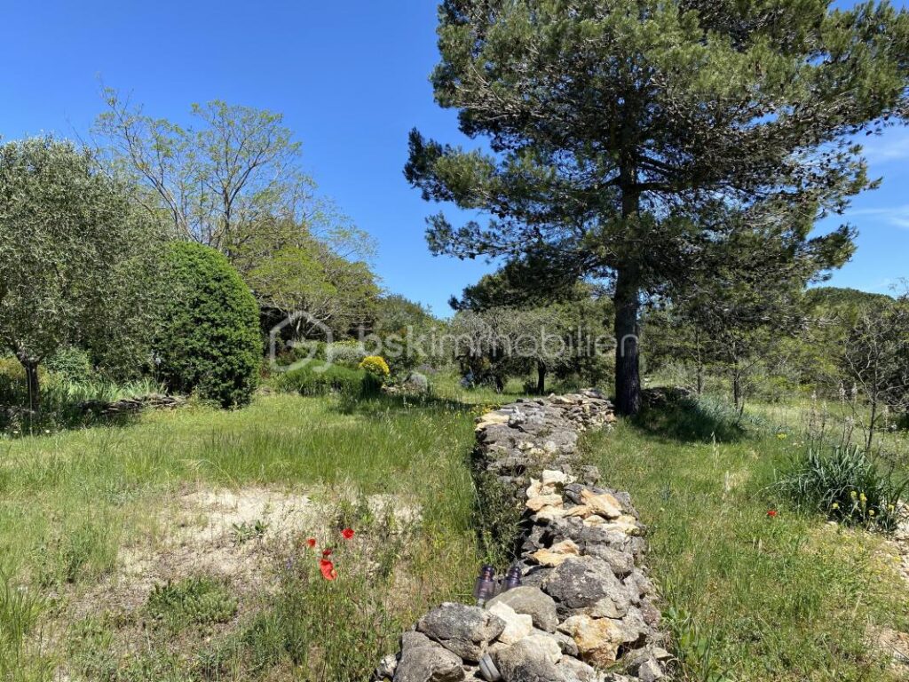 MAISON DE 190 m2-TERRAIN 15199 M2- 4 CHAMBRES-2 SALLES D’EAU-2 WC-PISCINE-GARAGE-ECURIE 33M2 – 7 pièces – 4 chambres – 190 m²