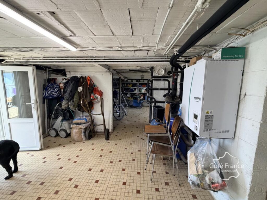 Maison 6 pièces 143 m2 1 880 m2 de terrain Bersillies (5 – 6 pièces – 4 chambres – 143 m²