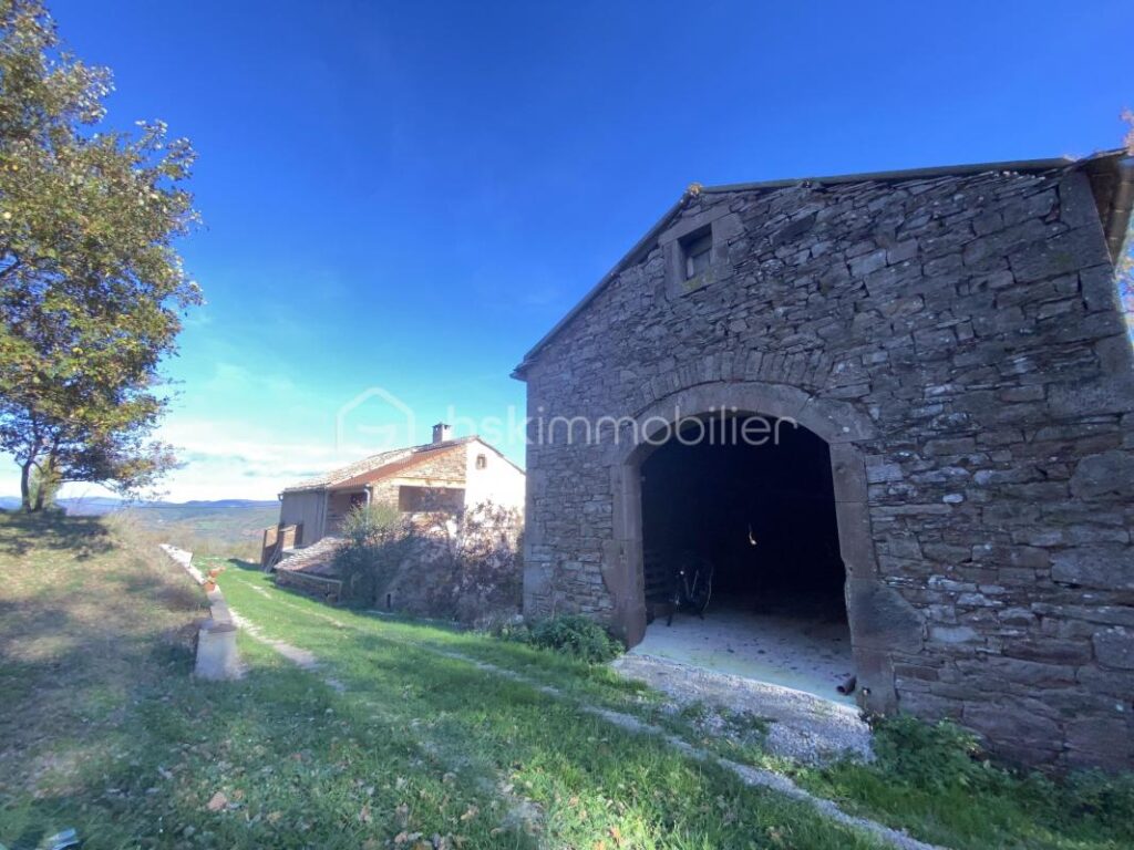 Charme, nature & autonomie – 147 m² + grange – Sud Aveyron – 5 pièces – 3 chambres – 147 m²
