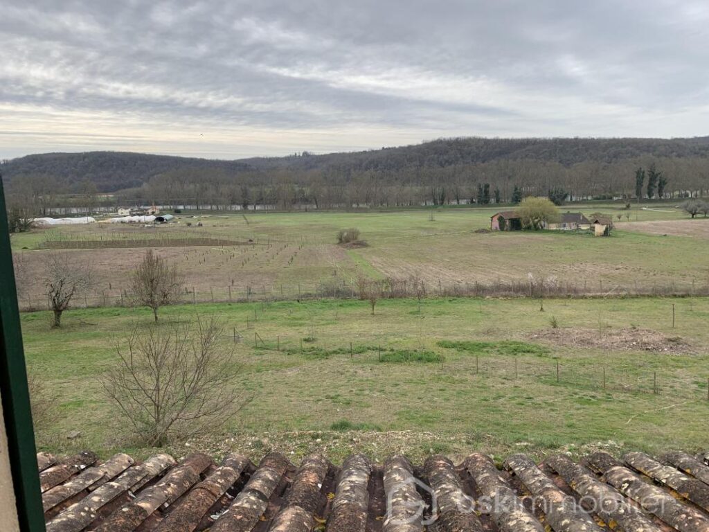 Grande maison lumineuse de 252m² – 7 pièces – 5 chambres – 252 m²