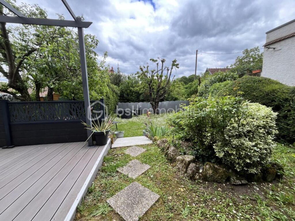 Charmante maison de village rénovée avec jardin – 4 pièces – 2 chambres – 73 m²