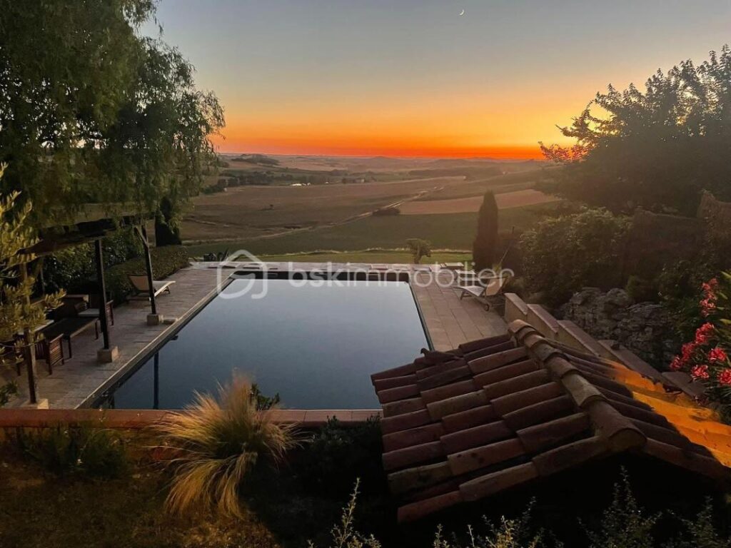 Maison de charme avec vue panoramique et piscine d’exception – 5 pièces – 2 chambres – 118 m²