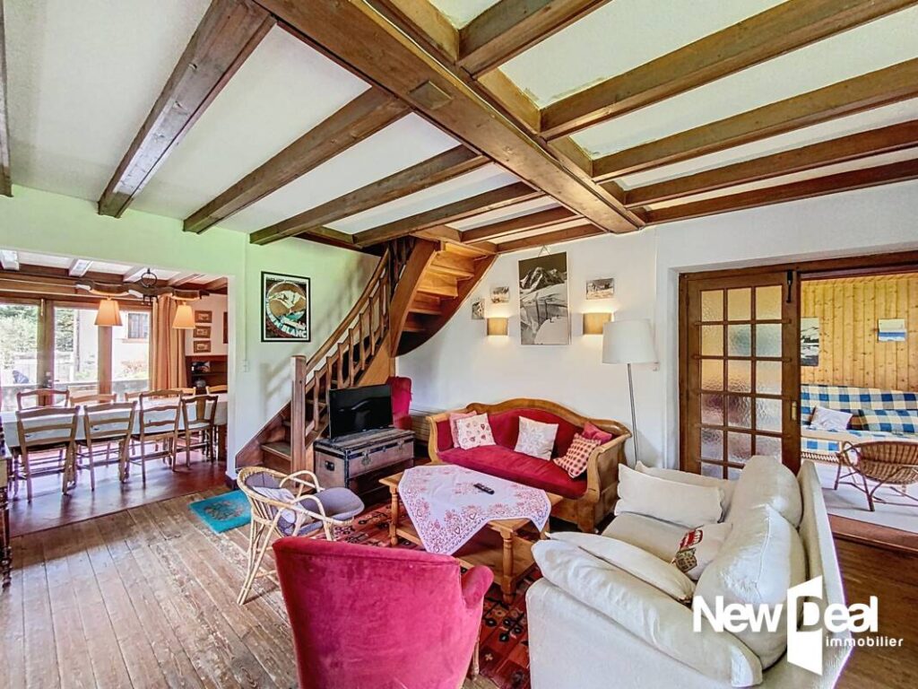 LES HOUCHES – MAISON DE PAYS – 15 pièces – 12 Chambres – 330 m² environ – Terrain 1897 m² – 15 pièces – 12 chambres – 333 m²