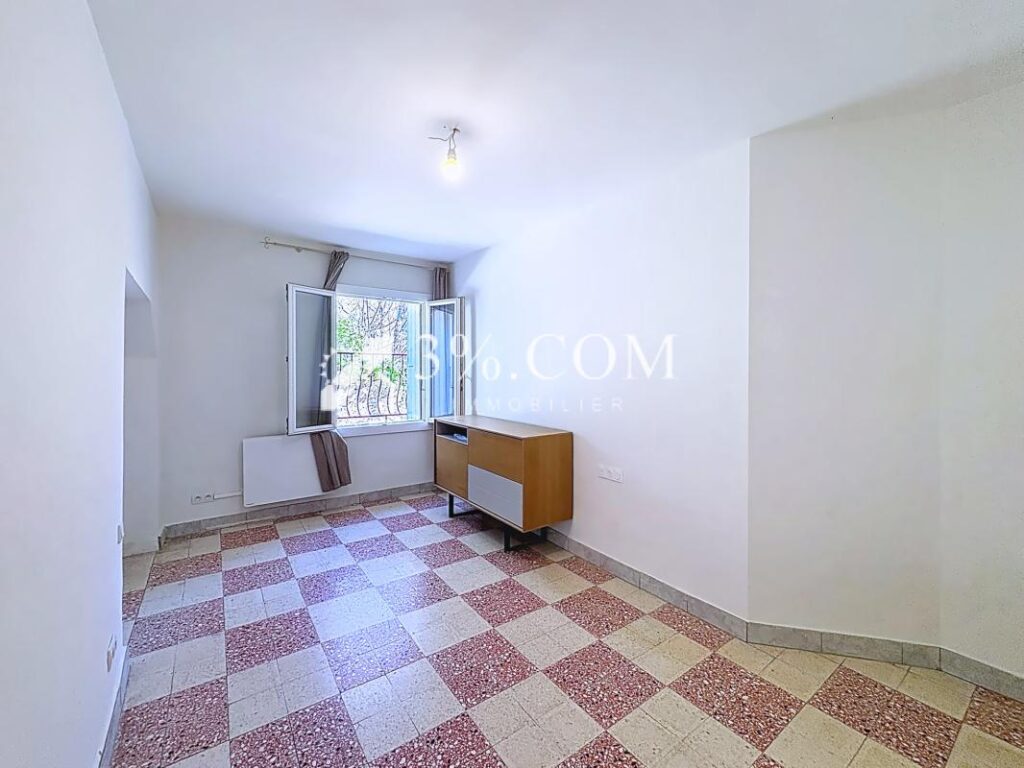 Charmante maison atypique de caractère avec terrasses, studi – 8 pièces – 4 chambres – 183 m²