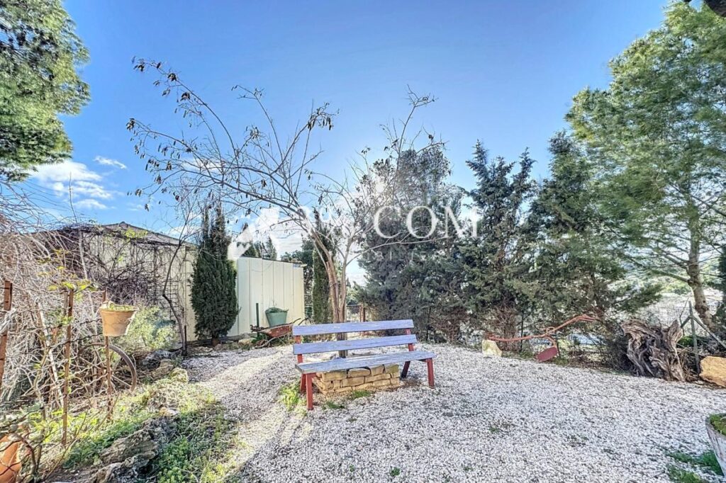 Charmante Maison de 178 m2 +Local professionnel de 150 m2 d – 8 pièces – 4 chambres – 178 m²