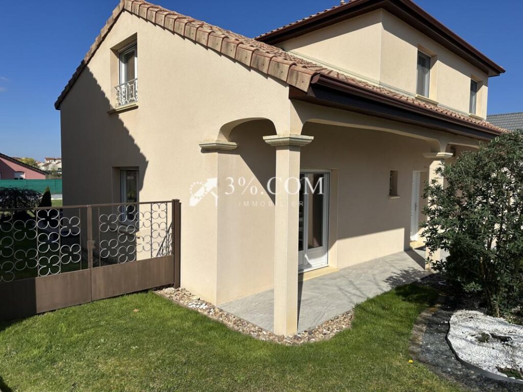 Maison individuelle 7 pièces dont 4 chambres 164 m2 TOUL – 7 pièces – 4 chambres – 164 m²