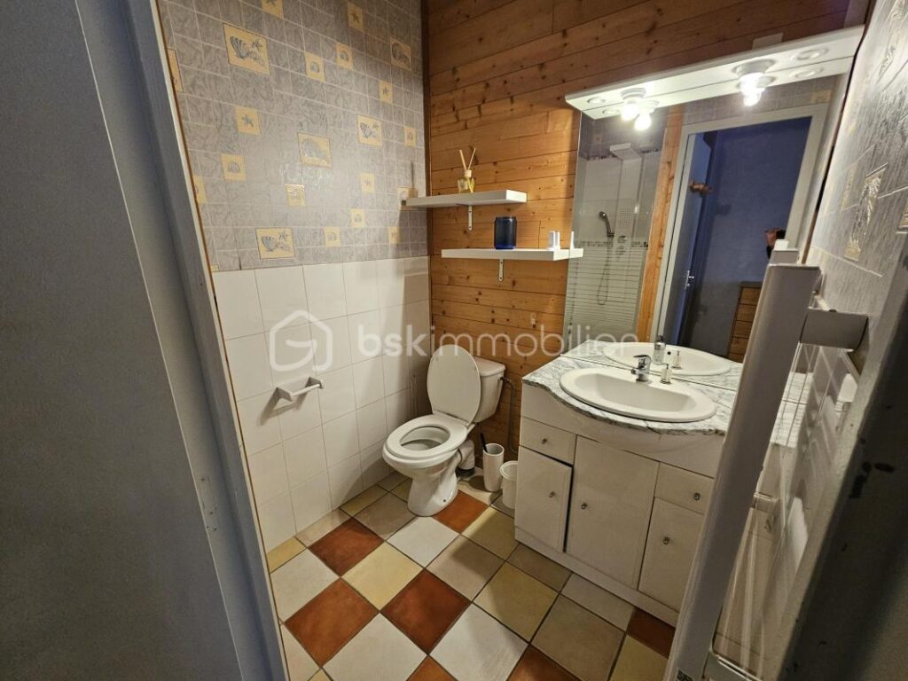 Grande maison rénovée avec activité touristique: gîte classé 3 étoiles et chambres d’hôtes – Fort potentiel à Besse-et-Saint-Anastaise – 12 pièces – 8 chambres – 435 m²