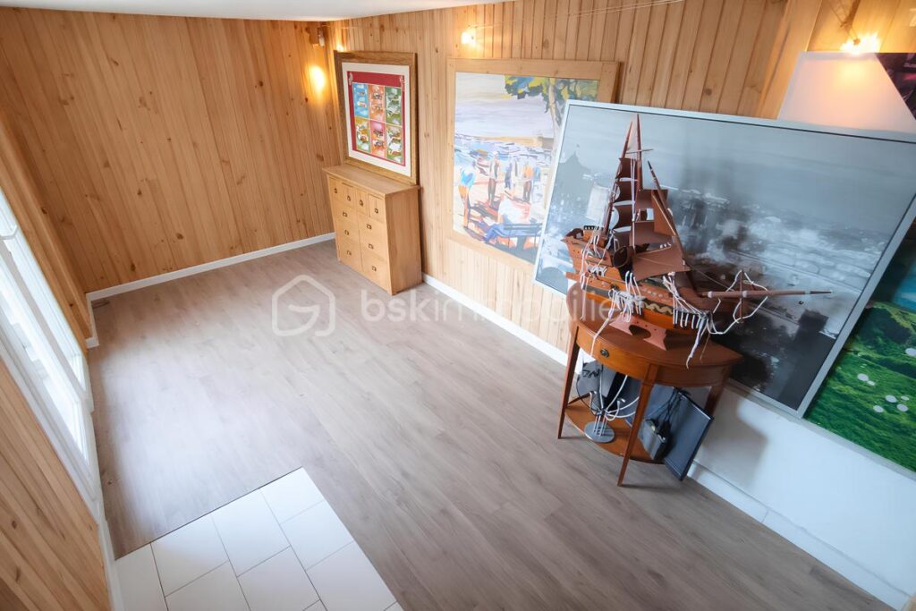 VILLA DE PLAIN-PIED VUE MER – 167 m² – TERRASSES – PISCINE – ROOF-TOP – À 50 MÈTRES DE LA MER – PROCHE PLAGES DES SABLETTES – 3 CHAMBRES + DÉPENDANCE – 599 000 € – 6 pièces – 4 chambres – 167 m²