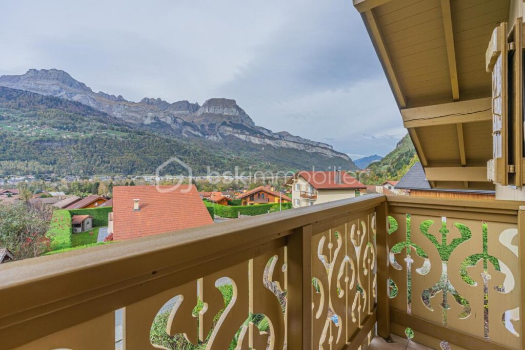 Maison familiale avec studio indépendant et grande véranda – Sallanches – 7 pièces – 4 chambres – 268 m²