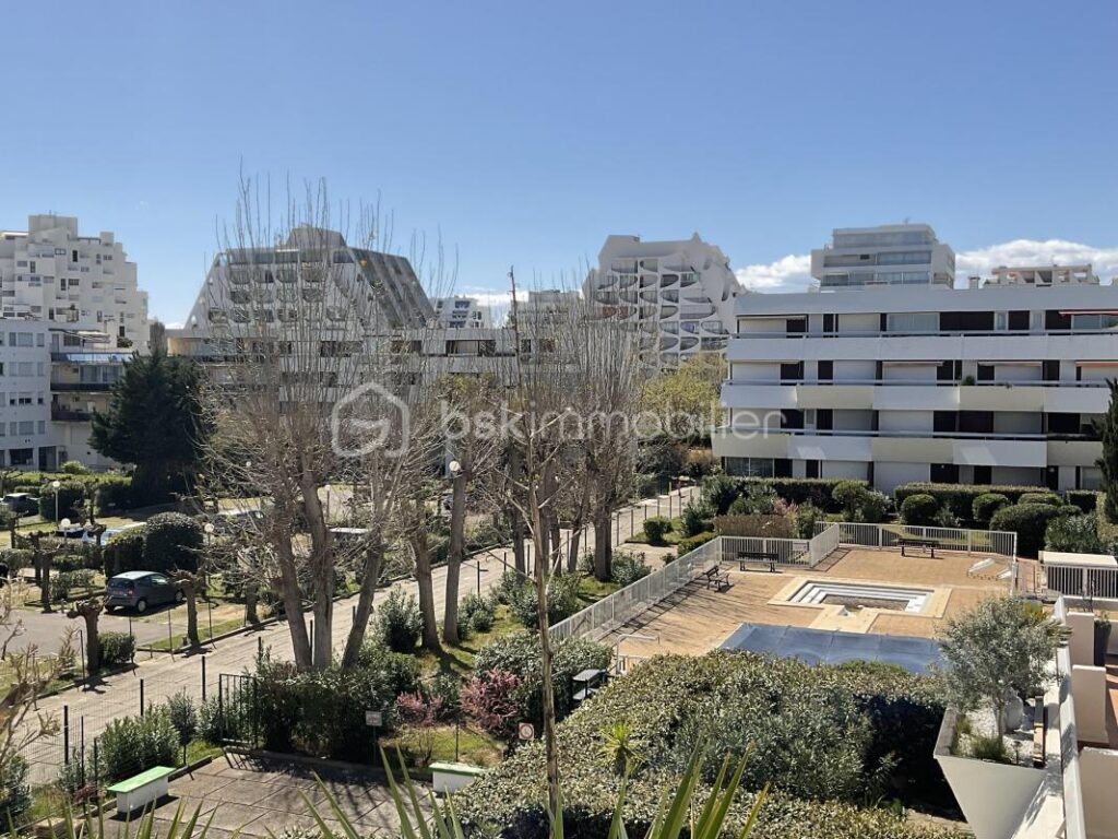 Hyper centre de La Grande-Motte – Appartement lumineux avec balcon et grand garage – 2 pièces – 1 chambre – 45 m²