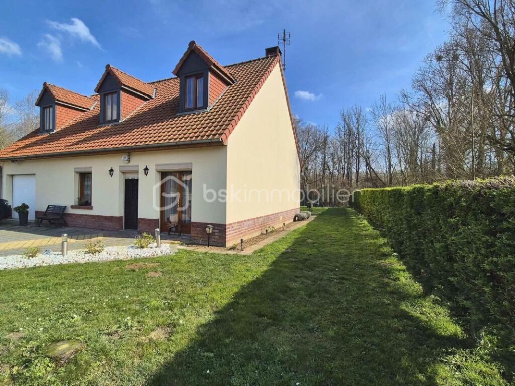 Maison individuelle 137m2, clé en main – Autonomie de plain‑pied – Vue sur étang – Terrain 860 m2 clos & garage – Aucun travaux – 4 pièces – 3 chambres – 137 m²