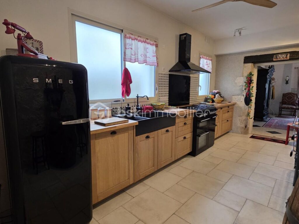 PROPRIETE DE VILLAGE EN PIERRE-3 CHAMBRES-MEZZANINE-JARDIN-CLOITRE – 5 pièces – 3 chambres – 181 m²