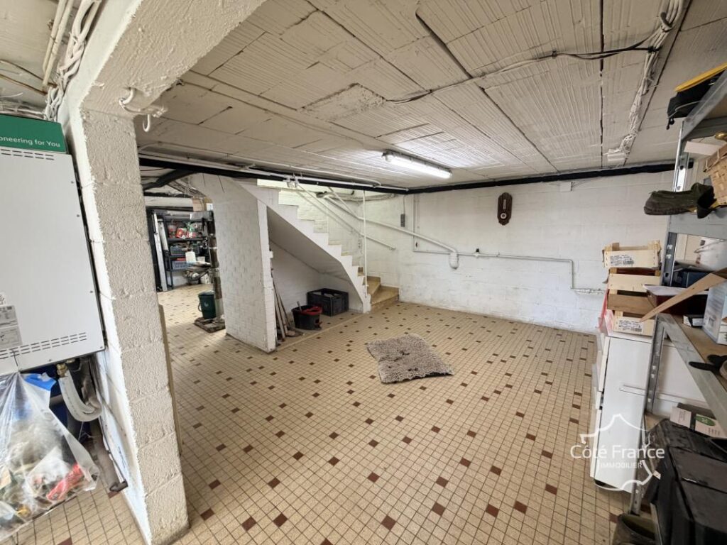 Maison 6 pièces 143 m2 1 880 m2 de terrain Bersillies (5 – 6 pièces – 4 chambres – 143 m²