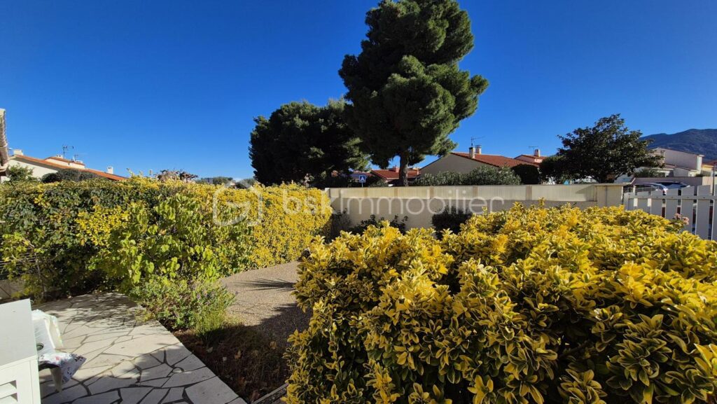 A VENDRE MAISON DEUX FACES TRAVERSANTE DE 152M² SUR TERRAIN DE 261M² A SAINT ANDRE – VUE SUR LES ALBERES – QUATRE CHAMBRES – GARAGE – CLIMATISATION REVERSIBLE – CHEMINEE – AUCUN VIS A VIS – 7 pièces – 4 chambres – 152 m²