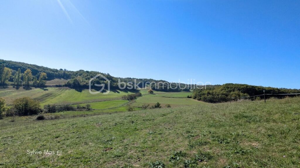 Domaine de charme 2 logements – 5 gîtes – piscine – NR pièces – 11 chambres – 390 m²