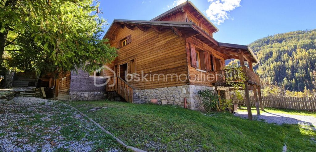 A ALLOS – MAGNIFIQUE CHALET INDIVIDUEL 5 PIÈCES – 197 m² – 8 pièces – 4 chambres – 197 m²