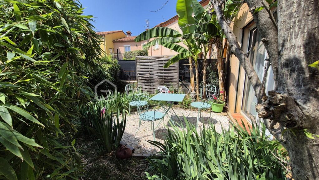 A VENDRE MAISON 3 FACES DE 131M² SUR TERRAIN DE 336M² A CERET – TROIS CHAMBRES – GARAGE – CLIMATISATION REVERSIBLE – VUE SUR LE VALLESPIR – AUCUN VIS A VIS – GARAGE – 6 pièces – 3 chambres – 131 m²