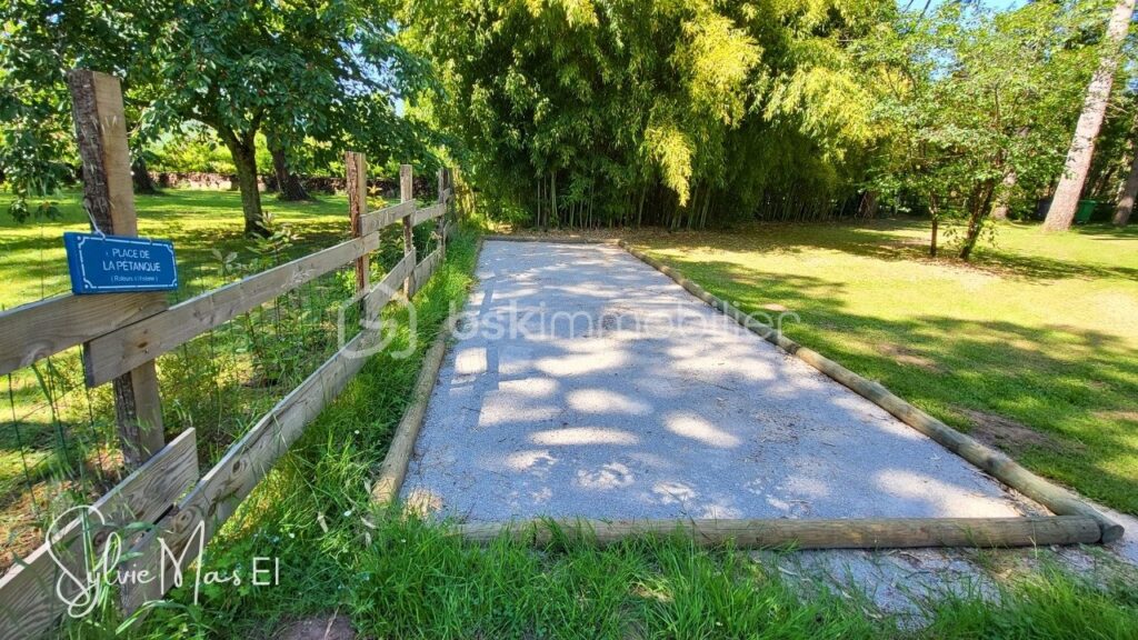 Maison et gîte 15 pièces – 2 piscines Parc arboré – 15 pièces – 9 chambres – 520 m²