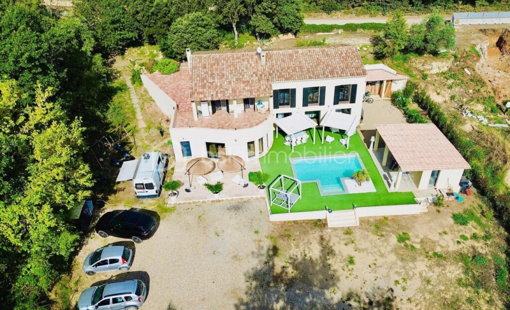 Propriété d’exception de 300m2 – Parc du LUBERON – Corbières en Provence – 10 pièces – 6 chambres – 301 m²