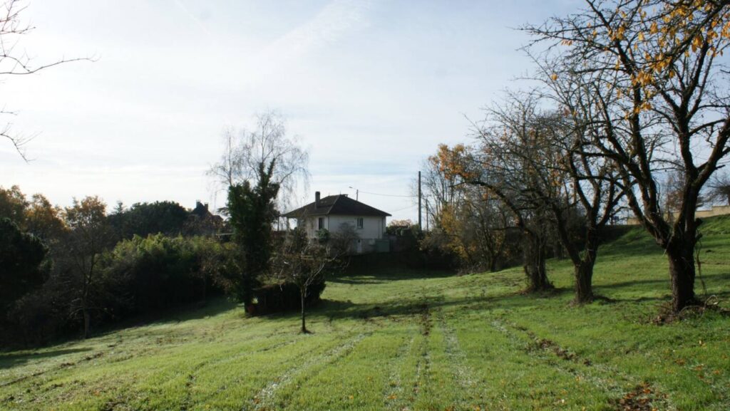 Terrain viabilisé 1005 m² avec superbe vue – NR pièces – NR chambres – 1005 m²