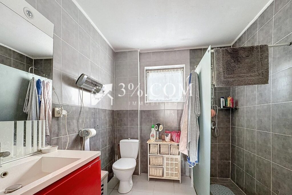 Charmante Maison de 178 m2 +Local professionnel de 150 m2 d – 8 pièces – 4 chambres – 178 m²