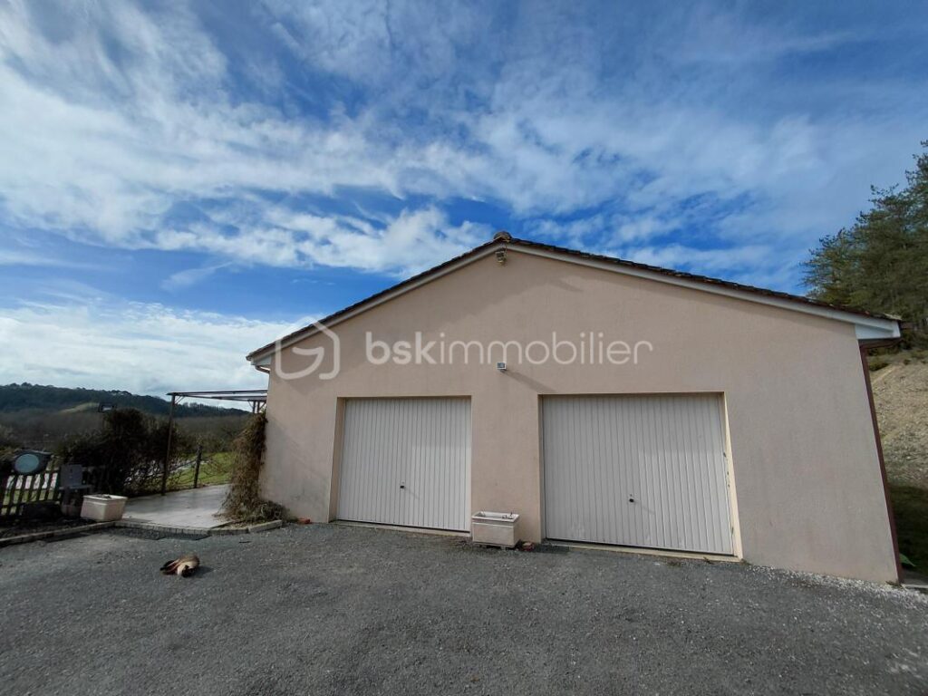 Superbe villa avec vue sur le château de GRIGNOLS – 7 pièces – 5 chambres – 210 m²