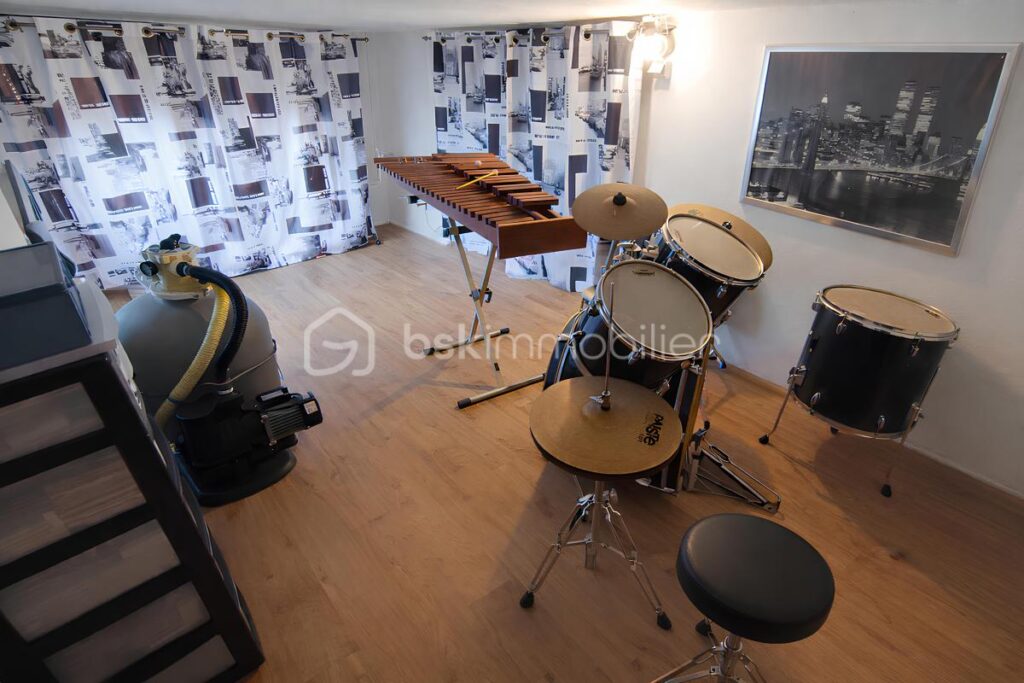 VILLA DE PLAIN-PIED VUE MER – 167 m² – TERRASSES – PISCINE – ROOF-TOP – À 50 MÈTRES DE LA MER – PROCHE PLAGES DES SABLETTES – 3 CHAMBRES + DÉPENDANCE – 599 000 € – 6 pièces – 4 chambres – 167 m²