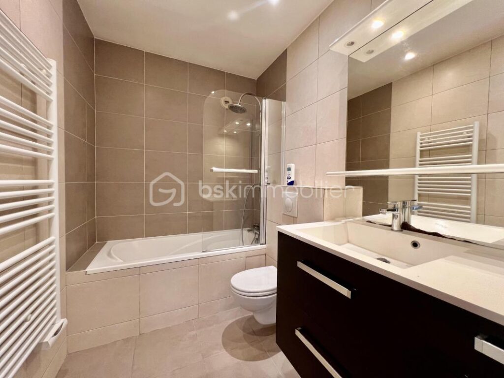 T4 en duplex avec 3 chambres lumineux de 96 m2 – 4 pièces – 3 chambres – 95 m²