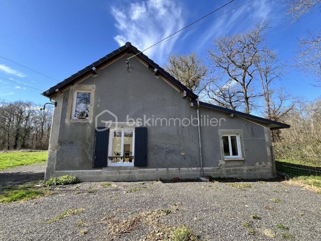 Superbe maison de campagne fraîchement rénovée sur son magnifique terrain au cœur de la forêt – 4 pièces – 2 chambres – 90 m²